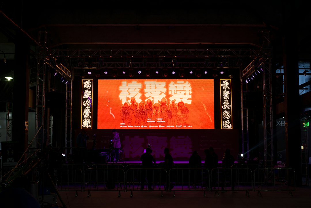 Кто играл Эмбер в крик 5?